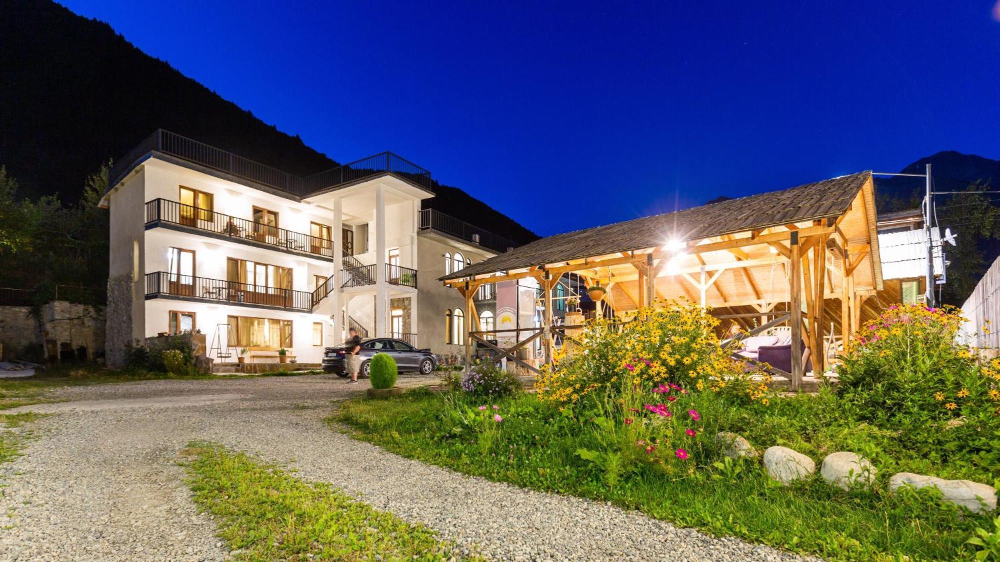 Hotel Level Mestia Exterior foto